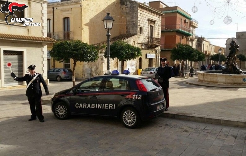 Ruba un’auto ma si pente, ragusano la riconsegna ai carabinieri dopo essersi costituito