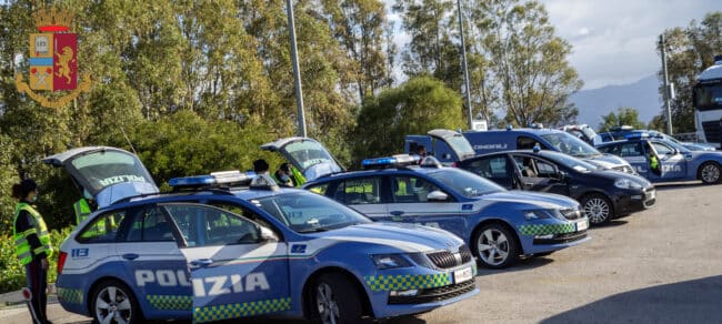 Sicilia zona rossa, posti di blocco in autostrada: 14 pattuglie, un elicottero e cani antidroga – I RISULTATI