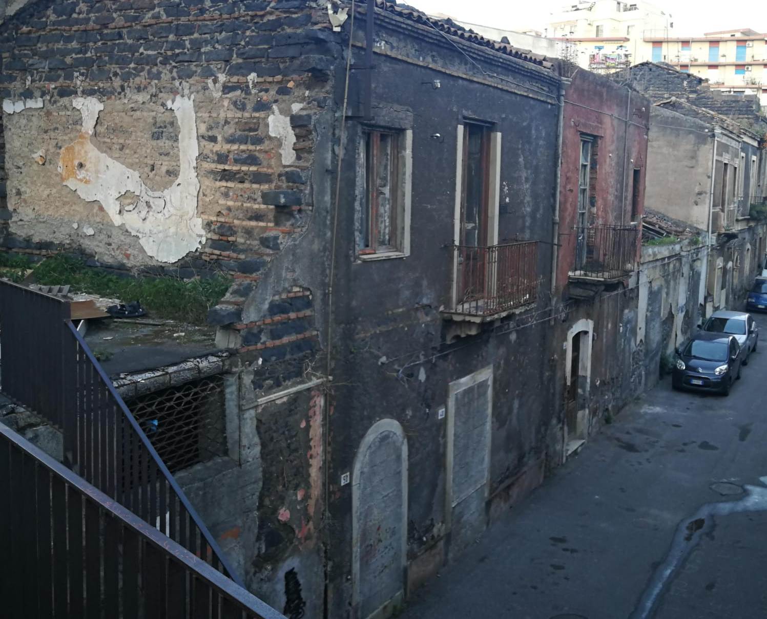 Crollo abitazione a Cibali, presidente Buceti: “Una situazione che si protrae da troppo tempo”
