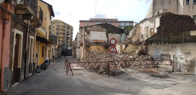 Catania, crollo in via Volturno. Zingale: “Necessario mettere in sicurezza l’area il prima possibile”
