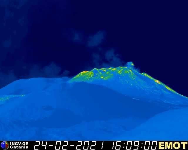 Etna, primi segnali di una nuova eruzione? Aumenta il tremore vulcanico, il BOLLETTINO dell’INGV