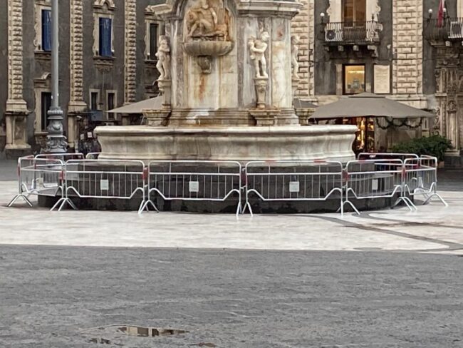Coronavirus Catania, ancora in vigore i divieti di stazionamento: dalla Fontana dell’Elefante a San Giovanni Li Cuti, ecco quando