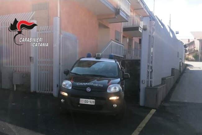 Maletto, positivo al Covid e in gravi condizioni scappa dall’ospedale: sale sui mezzi pubblici e si reca al supermercato