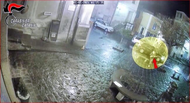 Follia nel Catanese, spari contro panineria di corso Umberto: titolare non poteva servire due giovani fuori orario