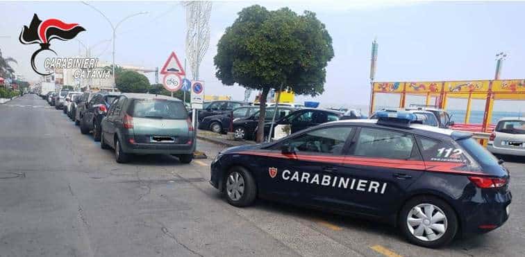 Mascali, picchiata a sangue fugge in strada e chiama il 112: carabinieri salvano i bimbi di 3 e 5 anni