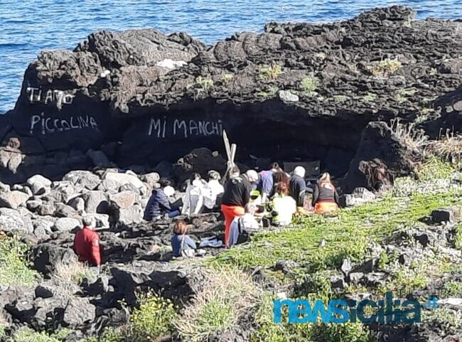Paura al lungomare di Catania, giovane colta da malore: scatta il soccorso in ospedale – FOTO