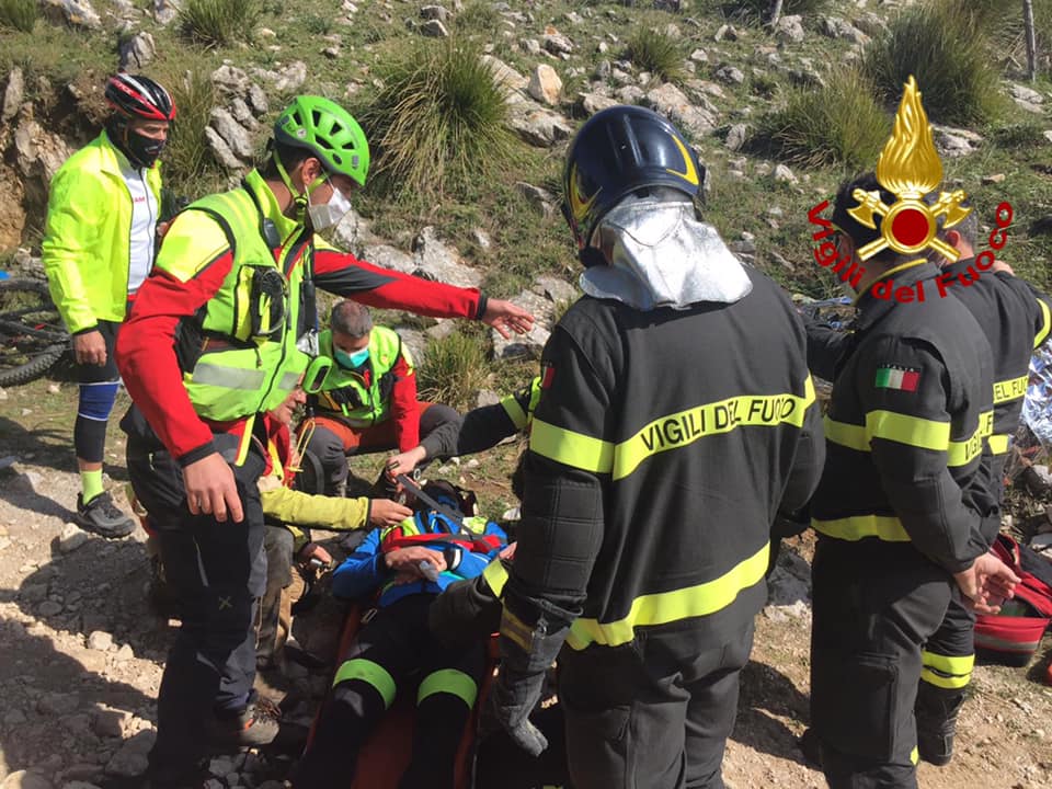 Mountain biking sul Monte Cuccio, giovane cade e si ferisce: elisoccorso e vigili del fuoco sul posto