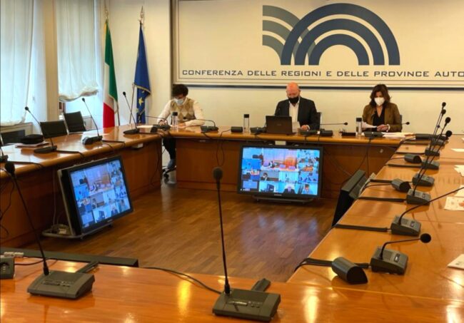 Regioni, Covid e paura “effetto San Valentino”: la Conferenza delle Regioni chiede prolungamento del divieto di spostamento
