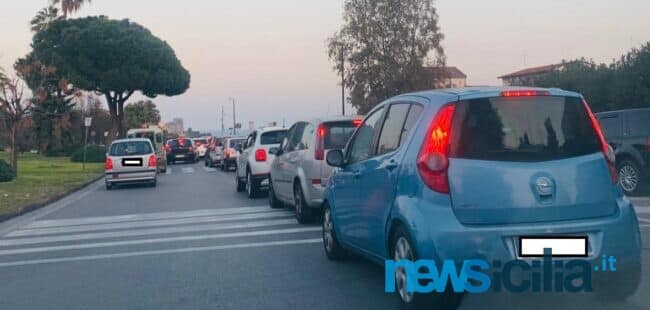 Catania, sabato pomeriggio di sole in zona gialla: circonvallazione bloccata in direzione Ognina – FOTO