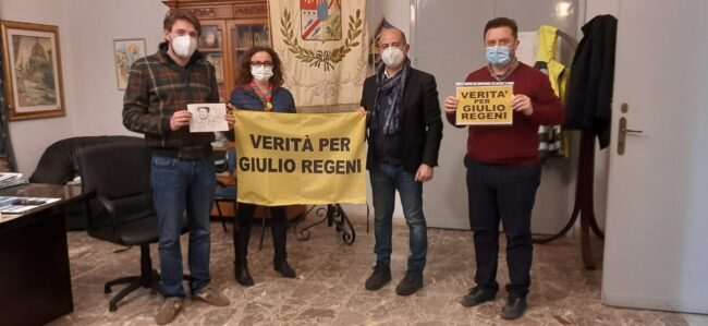 “Verità per Giulio Regeni”, ad Aci Sant’Antonio striscione in municipio . Caruso: “Per battaglie civili istituzioni devono essere in prima fila”