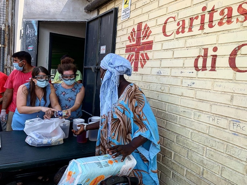 Catania, donati dal Centro Ascolto della Caritas oltre un migliaio di prodotti di prima necessità