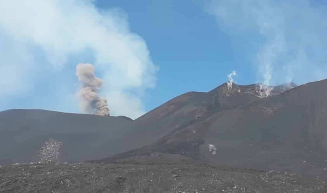 Etna in eruzione, prosegue il monitoraggio degli esperti Ingv: “Campionati i prodotti emessi la scorsa notte”