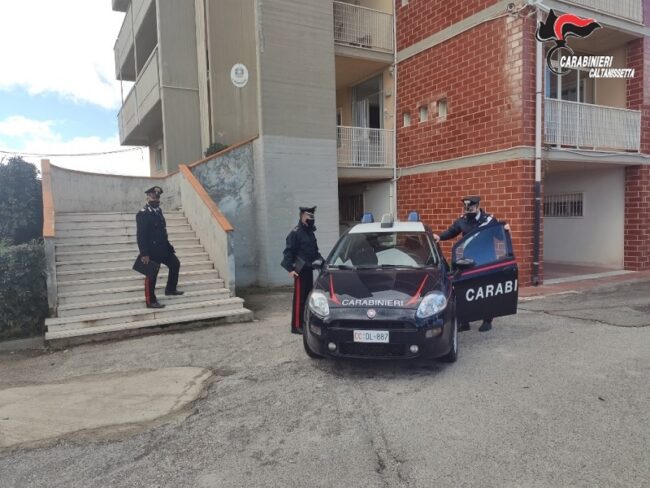 Armi detenute illegalmente in casa e in un casolare di campagna: ai domiciliari 52enne
