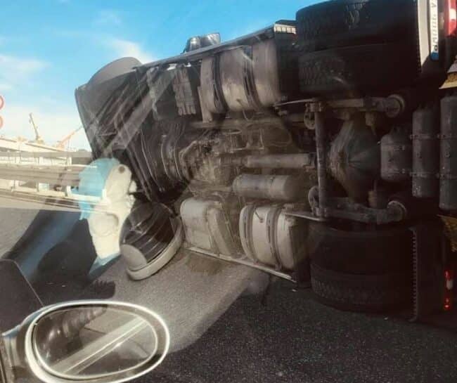 Paura sulla A20, camion si ribalta allo svincolo di Boccetta: sul posto 118, vigili del fuoco e polizia