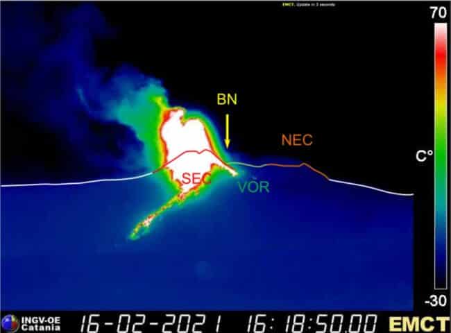 Etna “spaventosa”, lapilli e rapida colata lavica in corso: il resoconto dell’INGV su quanto sta accadendo