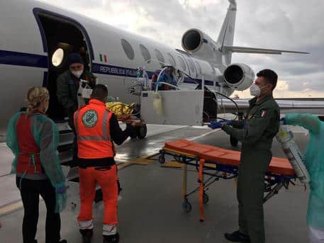 Da Palermo a Genova, neonato in pericolo di vita trasportato con un volo dell’Aeronautica militare