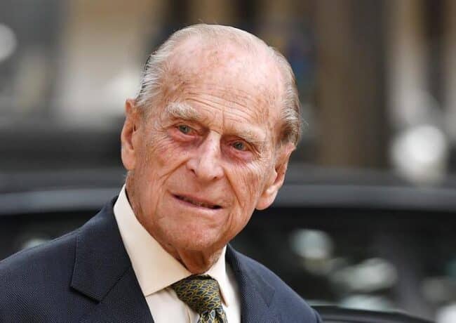 Buckingham Palace in apprensione, principe Filippo ricoverato: il marito della Regina Elisabetta II in ospedale