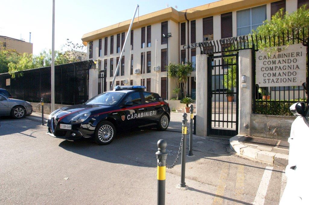 Due rapine in banca, bottino di oltre 30mila euro: arrestati due palermitani