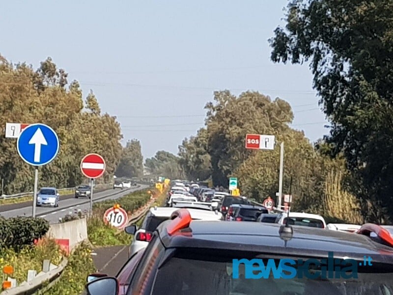 Incidente autostrada A18 Messina-Catania, tamponamento e disagi: oltre 10 chilometri di coda