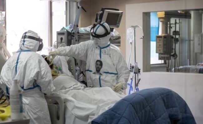 Tute anti-Covid personalizzate con nome e foto dei medici: l’iniziativa per ridurre lo stress dei malati dall’Asp di Agrigento
