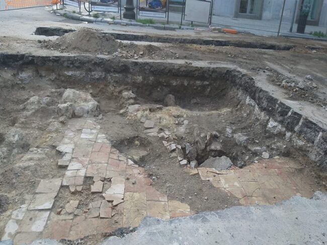 Palermo, scoperta pavimentazione in cotto del ‘800: archeologi a caccia di reperti – FOTO e VIDEO