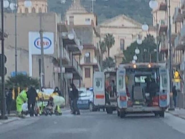 Incidente nel Ragusano, scontro tra auto e motociclo: due feriti in via San Biagio