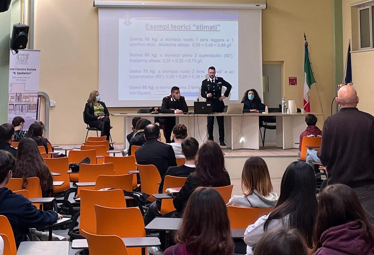 Legalità, democrazia, tutela dei diritti: il Liceo Classico “Nicola Spedalieri” di Catania incontra l’Arma dei Carabinieri
