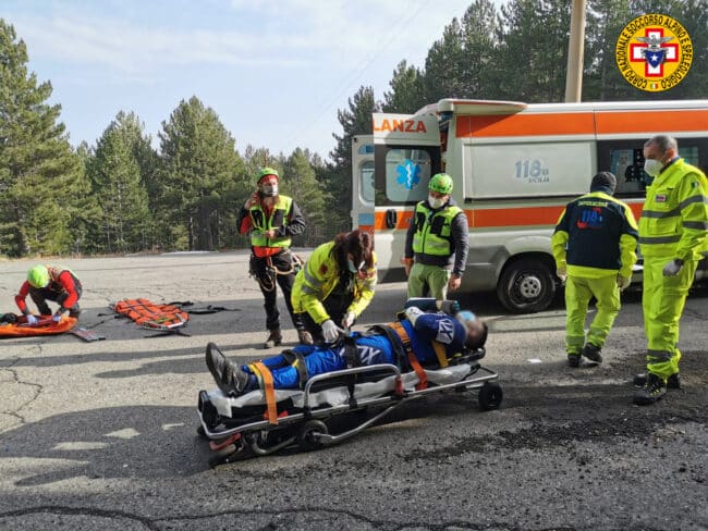 Incidente sull’Etna, ciclista catanese si infortuna in una zona impervia: intervento del Soccorso Alpino e Speleologico Siciliano