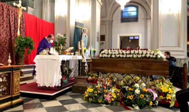 “Prega per noi”, Trecastagni a lutto per la scomparsa del radiologo Bruno De Luca: è stato ucciso dal Covid-19