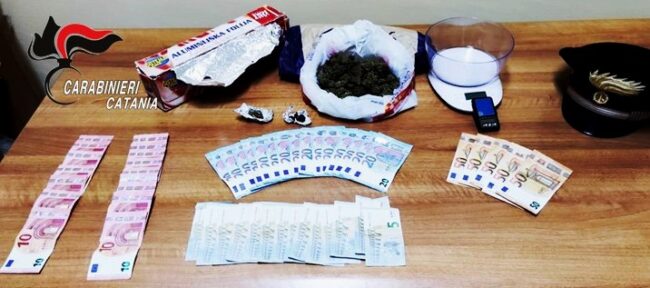 Posto di blocco in via Carammone: 20enne acese con droga in auto arrestato