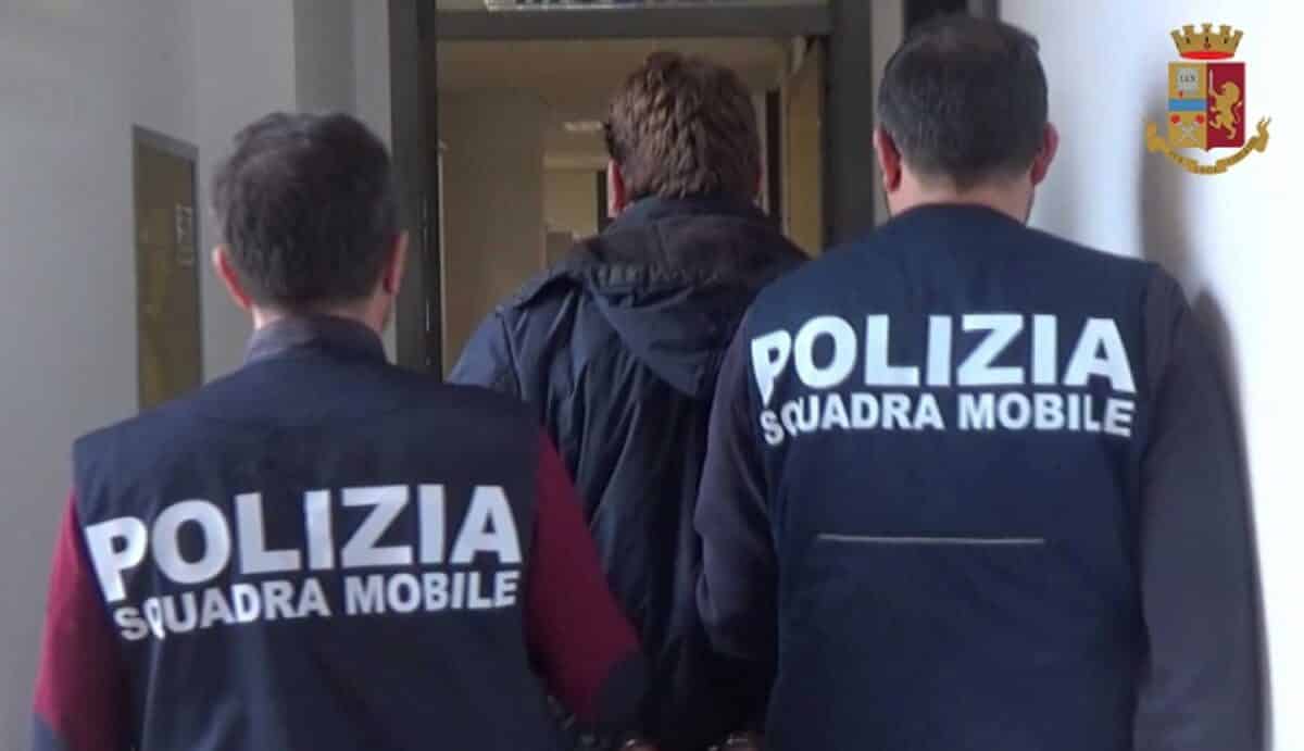 Caltanissetta: arrestato un 25enne per atti persecutori, lesioni personali e maltrattamenti contro familiari e conviventi