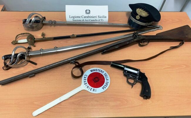 Aci Castello, casa vacanza a turisti inglesi: dalle minacce con una pistola al trasporto al Cannizzaro