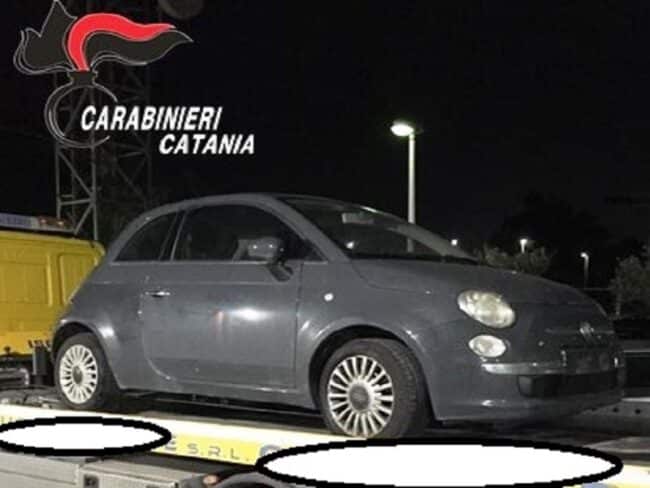 Catania, sostituiscono la targa di un’auto rubata con una di loro proprietà: due donne ai domiciliari