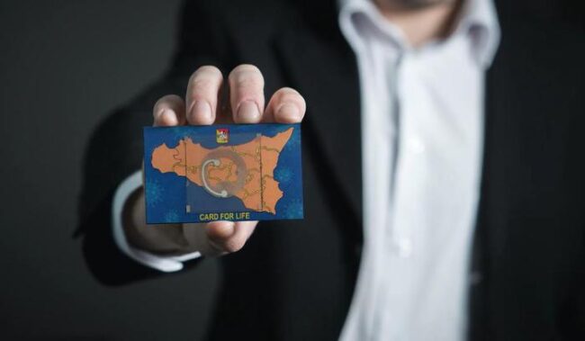 Coronavirus, arriva “CARDforLIFE”: il tracciamento digitale per i vaccini, ecco come funziona