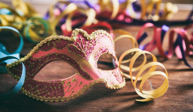 Due comuni siciliani in zona rossa, “Colpa del festino di Carnevale”: scattano le indagini, si cercano i 100 invitati