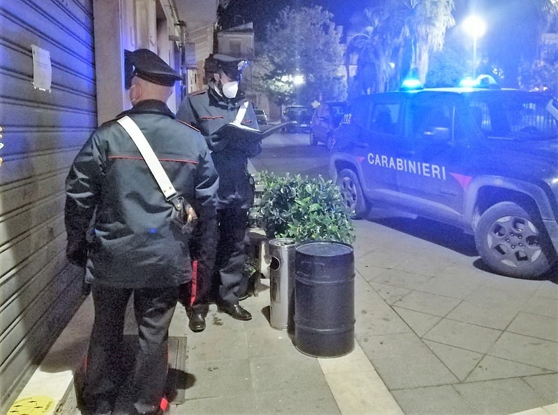 Titolare senza mascherina durante un controllo anti Covid, chiuso negozio nel Catanese