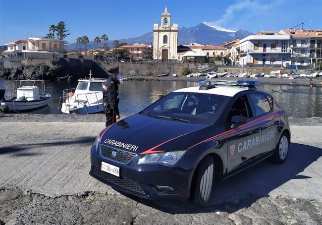 Positivo beccato a pescare al porto di Stazzo: denunciato un pregiudicato catanese
