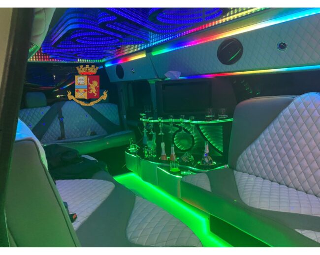 Il compleanno in limousine tra musica, alcool e violazioni: 8 denunce, presente anche una minorenne