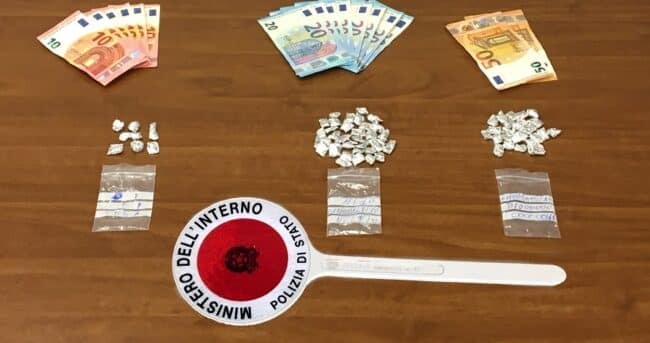 Supermarket della droga a San Giuliano, pusher 28enne con 68 dosi di sostanze diverse: scattano le manette