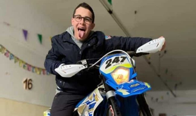 Incidente in Sicilia, con lo scooter contro un palo: è morto il 16enne Francesco Giambra