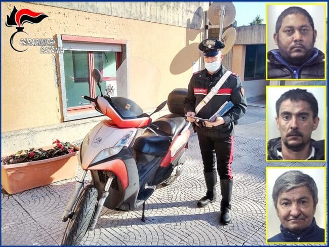 Davanti a noto centro commerciale caricano scooter appena rubata su furgone: 3 arresti nel Catanese
