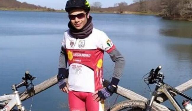 Incidente mortale sulla Provinciale, la vittima è il 17enne Giuseppe Milone: giovane promessa del ciclismo del Team Nibali