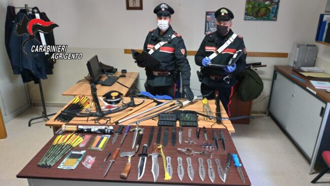 Controllo dei carabinieri, 48enne sorpreso con addosso un pugnale: denunciato