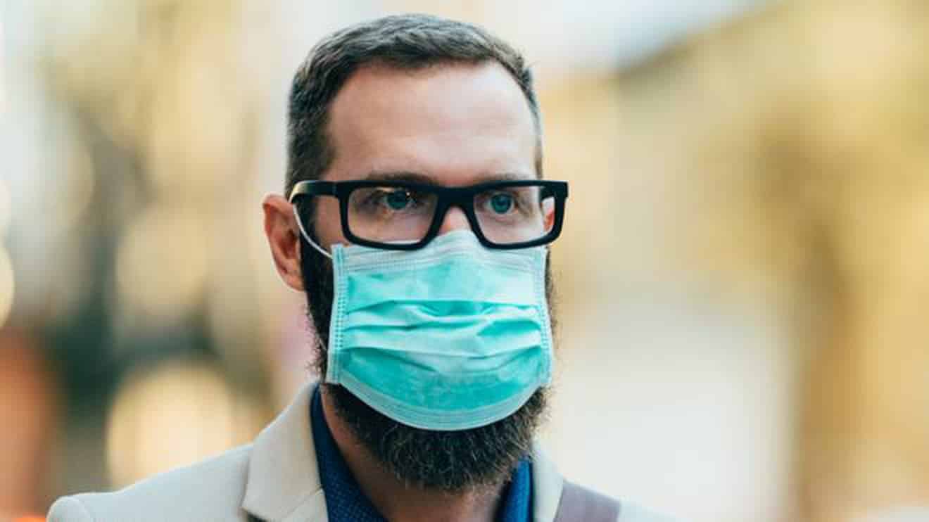 Coronavirus, ecco perché chi porta gli occhiali è protetto e rischia di meno
