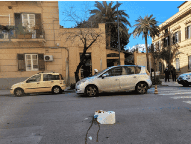 Incidente nel quartiere, pedone travolto da un’auto: in codice rosso in ospedale