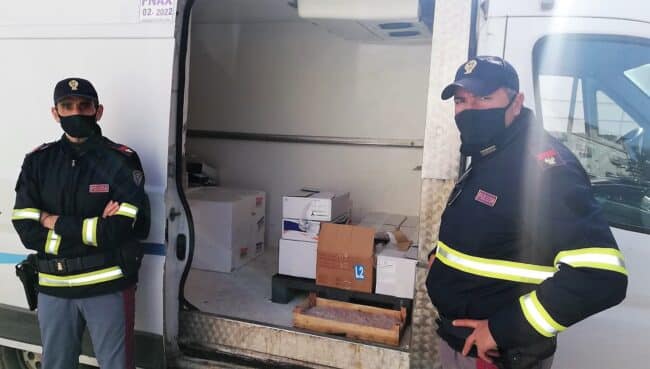 Posto di blocco A29, fermato autocarro: trasportava 116 Kg di pesce in cattivo stato, denunciato