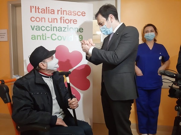 Vaccino over 80, Razza dall’ospedale San Marco (Catania) dichiara: “Correre contro il tempo”