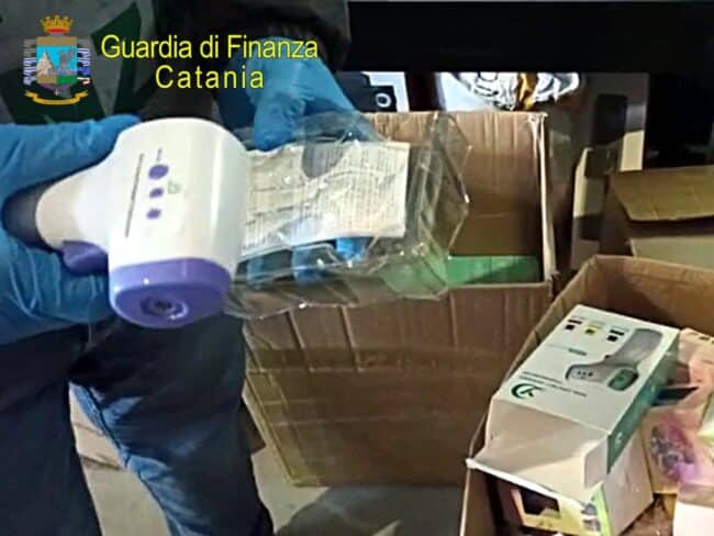 Misterbianco, sequestrati oltre 300mila giocattoli e prodotti sanitari non conformi: denunciato imprenditore cinese