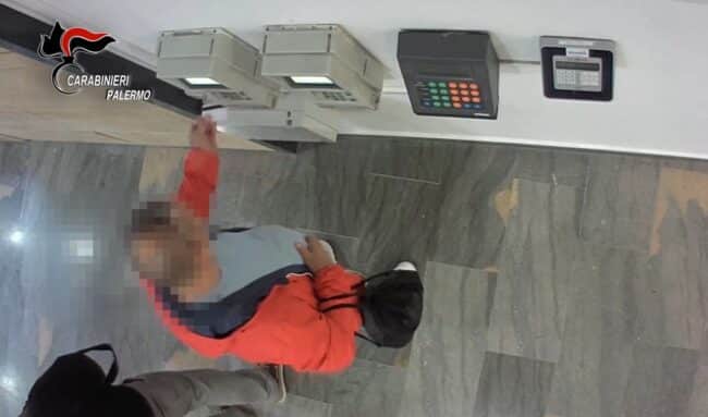 Blitz in un ospedale siciliano: colpiti gli assenteisti, dipendenti sospesi – IL VIDEO