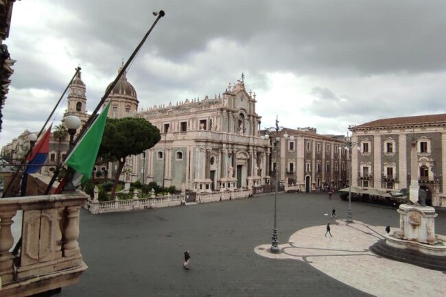Sicilia al limite, zona gialla sempre più vicina. Restrizioni dopo Ferragosto: ecco la possibile data